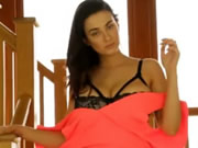 英國巨奶女郎誘惑