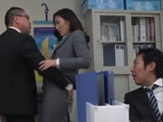 身材高大的OL 都盛星空