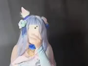 可愛次元少女邊拿手機自拍邊摳小穴