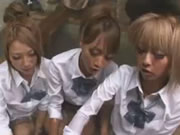 與女學生們一起秘密溫泉之旅 泉麻那 桐生さくら 桜りお